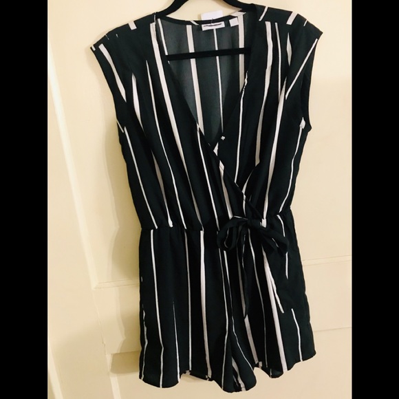 Flattering black & white striped  faux wrap romper - Picture 1 of 3